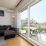 Sofia With Balcony - 55m2 - 1 Km To The Sea Poreč
