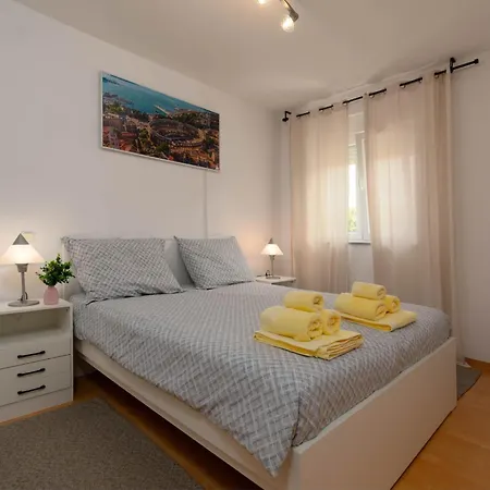 Sofia With Balcony - 55m2 - 1 Km To The Sea * Poreč