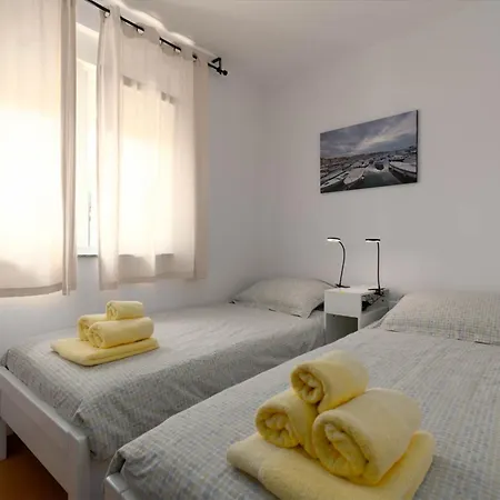 Apartman Sofia With Balcony - 55m2 - 1 Km To The Sea Poreč