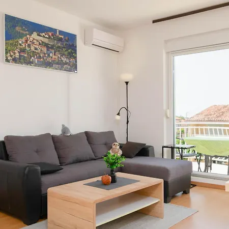 Sofia With Balcony - 55m2 - 1 Km To The Sea