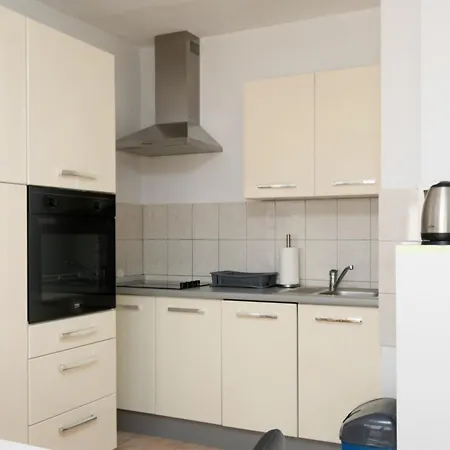 Apartman Sofia With Balcony - 55m2 - 1 Km To The Sea *