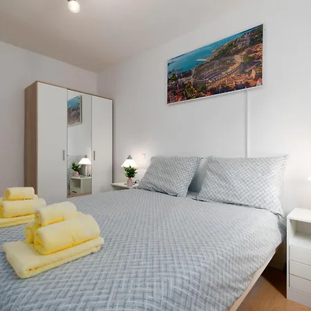 Apartman Sofia With Balcony - 55m2 - 1 Km To The Sea *