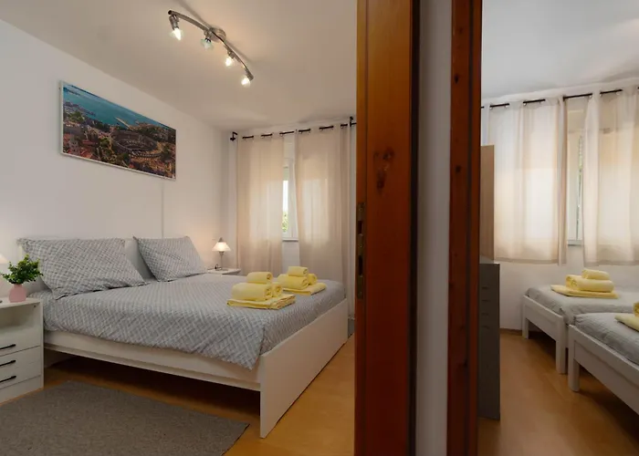 Lejlighed Sofia With Balcony - 55m2 - 1 Km To The Sea Poreč