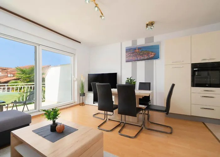 Sofia With Balcony - 55m2 - 1 Km To The Sea Lejlighed Poreč