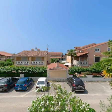 Sofia With Balcony - 55m2 - 1 Km To The Sea * Пореч