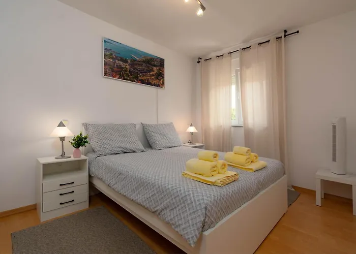 Sofia With Balcony - 55m2 - 1 Km To The Sea * Porec