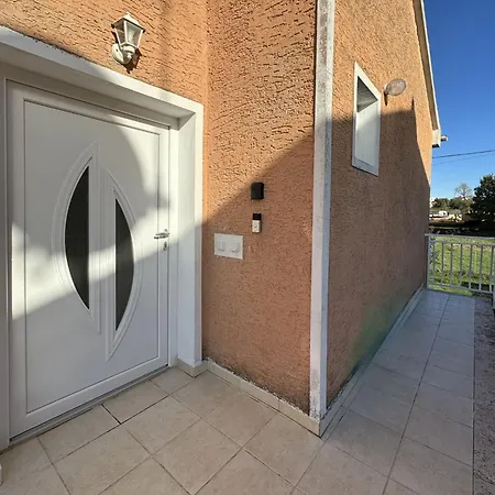 Sofia With Balcony - 55m2 - 1 Km To The Sea 아파트 *